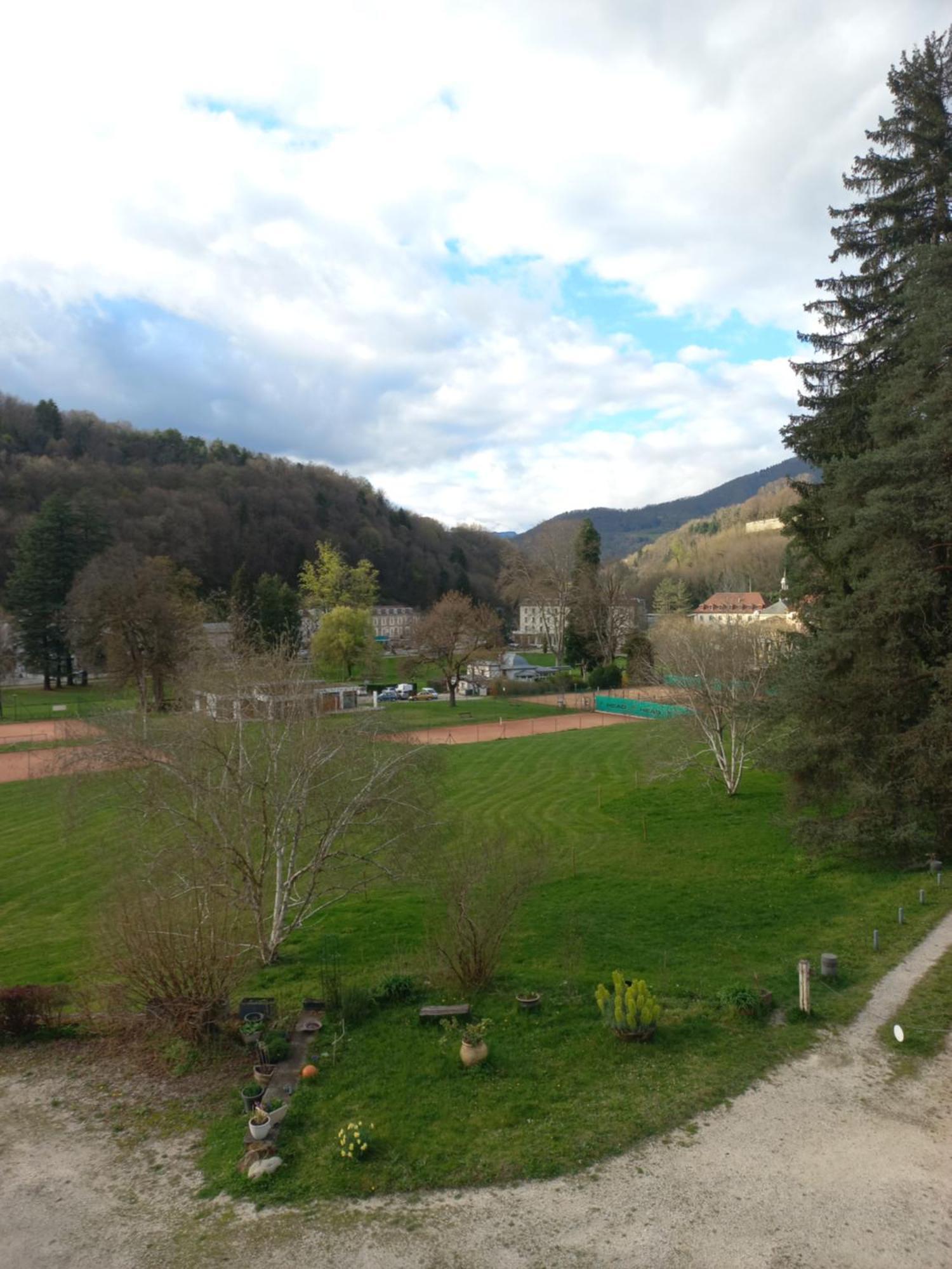 Residence Du Parc Saint-Martin-dʼUriage Extérieur photo