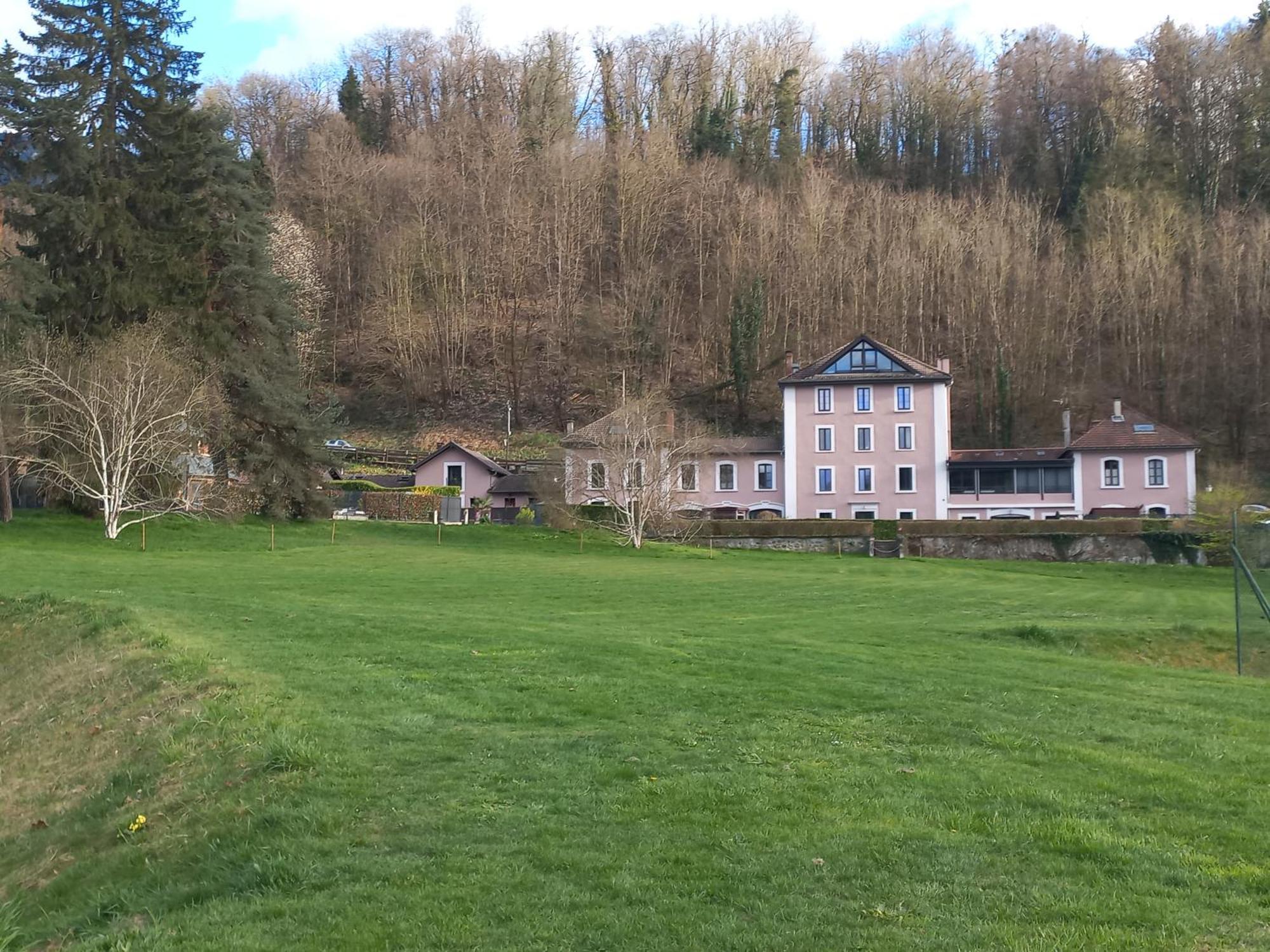 Residence Du Parc Saint-Martin-dʼUriage Extérieur photo