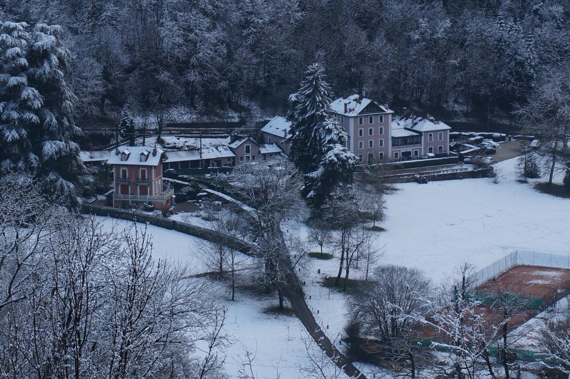 Residence Du Parc Saint-Martin-dʼUriage Extérieur photo